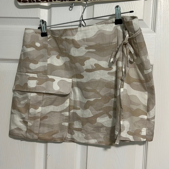 Mini Zara Cream Military print Cargo Neutral Wrap Mini Skirt size L NWT - Picture 1 of 5
